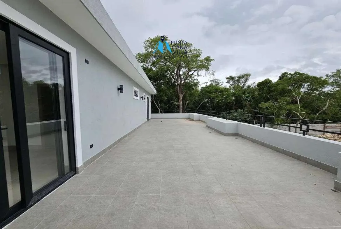 Stunning four bedroom villa for sale in Punta Cana Village ()