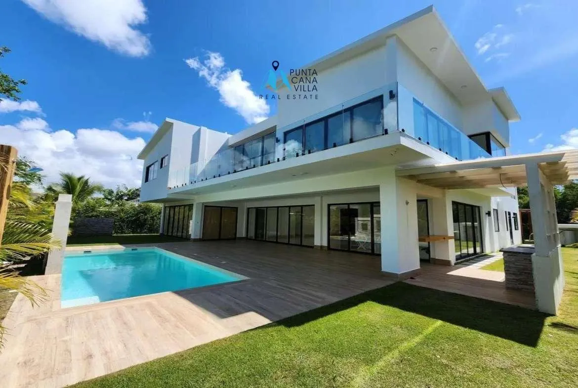 Luxury five bedroom villa for sale in Punta Cana Village ()