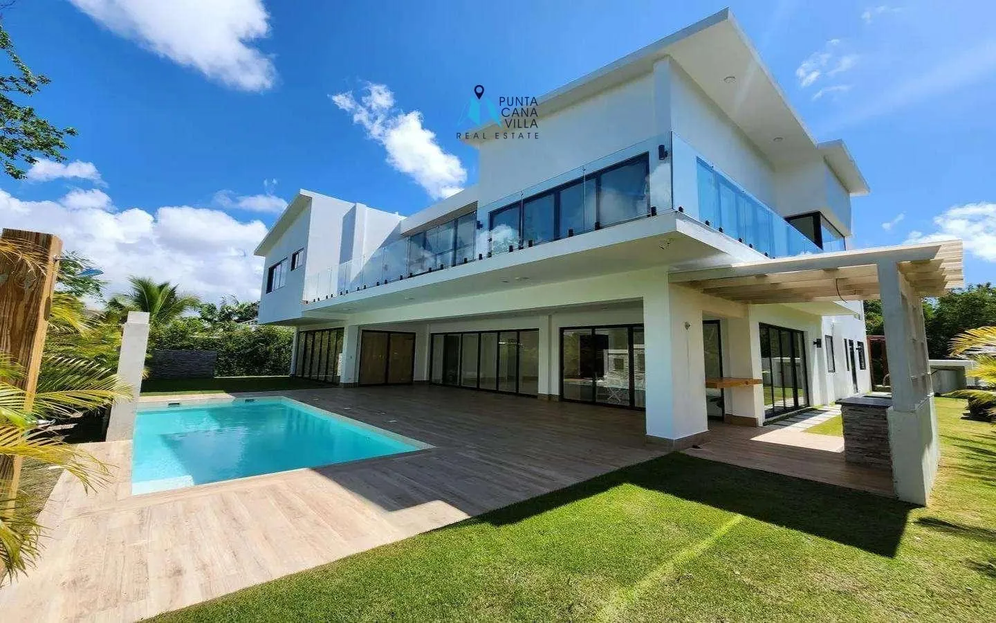 Luxury five bedroom villa for sale in Punta Cana Village ()
