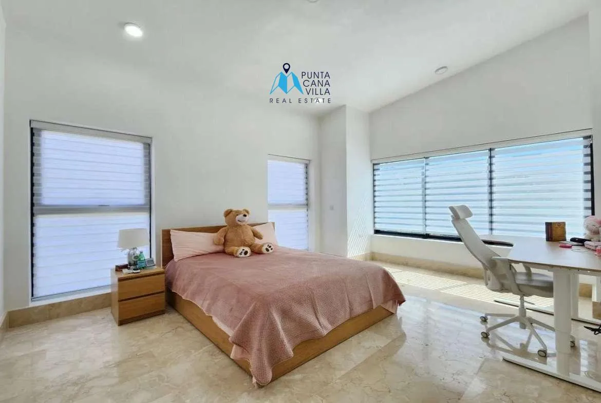 Luxury five bedroom villa for sale in Punta Cana Village ()