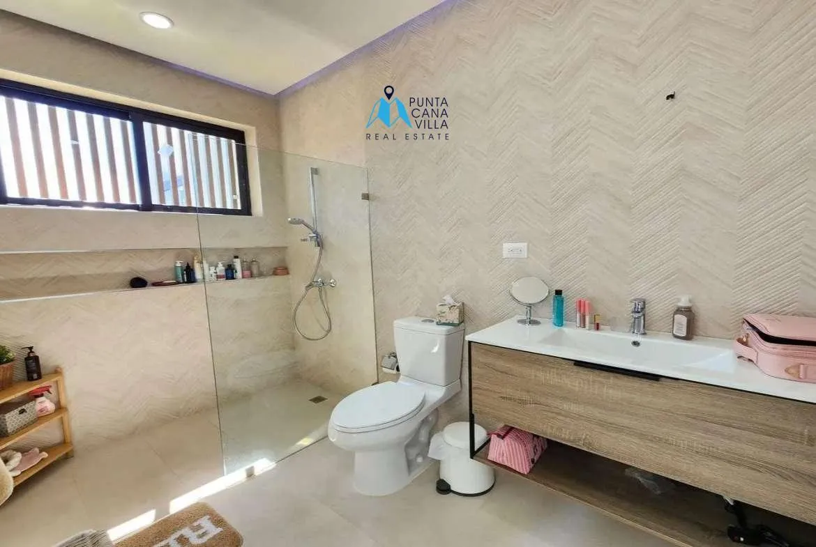 Luxury five bedroom villa for sale in Punta Cana Village ()