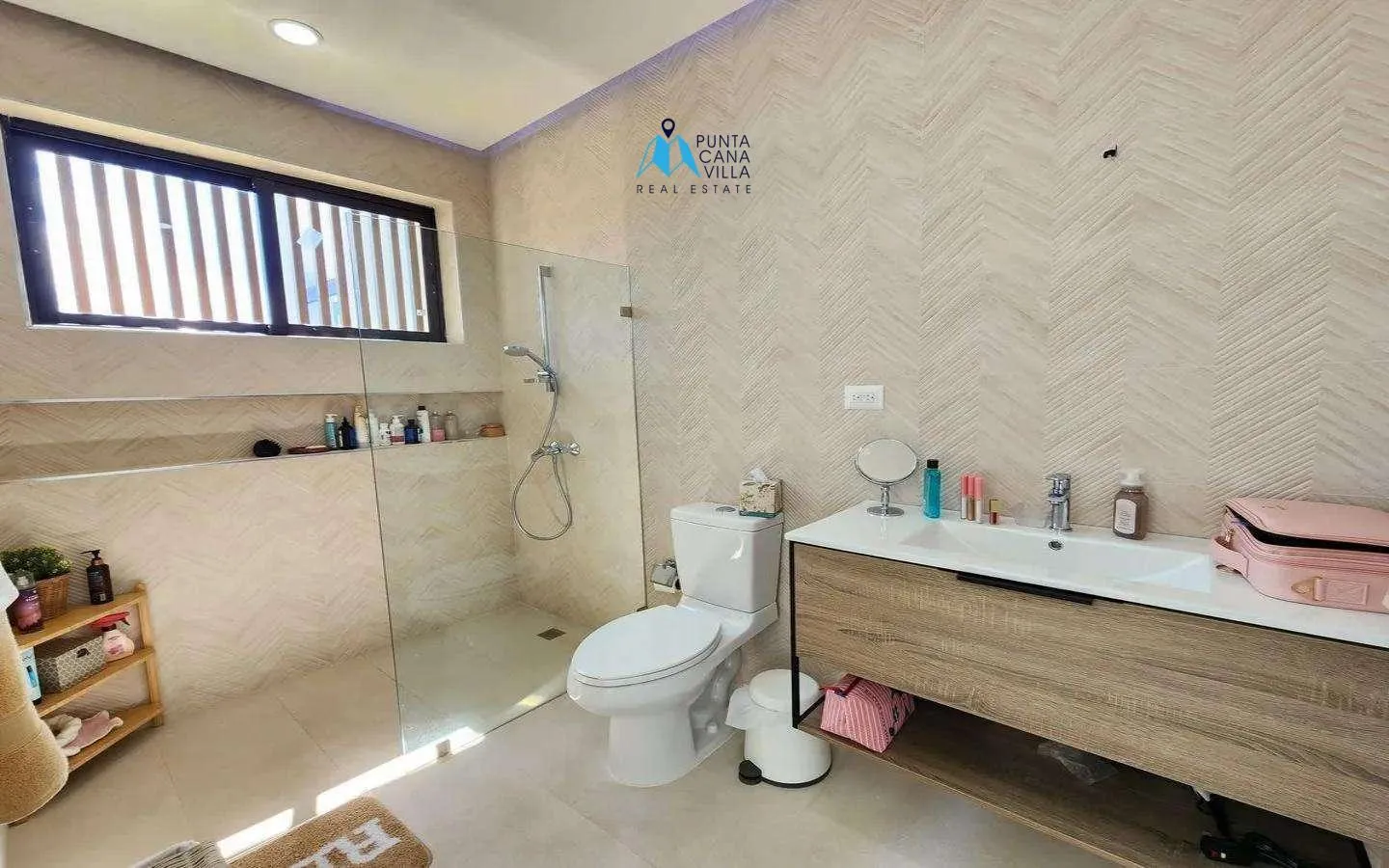 Luxury five bedroom villa for sale in Punta Cana Village ()