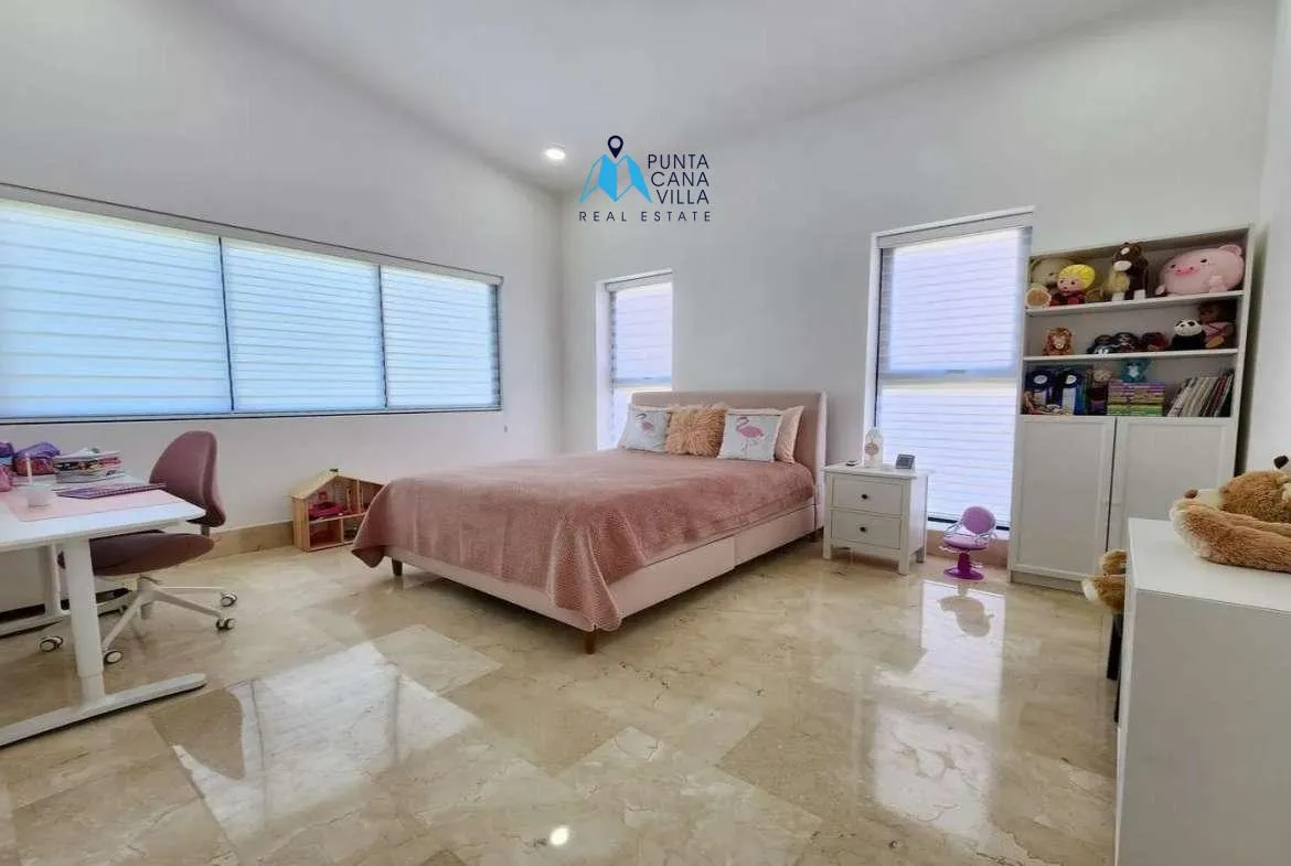 Luxury five bedroom villa for sale in Punta Cana Village ()