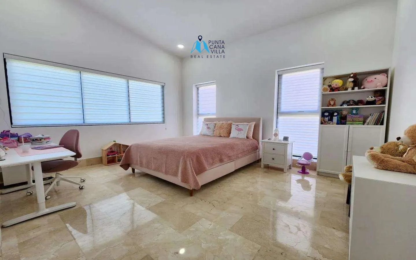 Luxury five bedroom villa for sale in Punta Cana Village ()