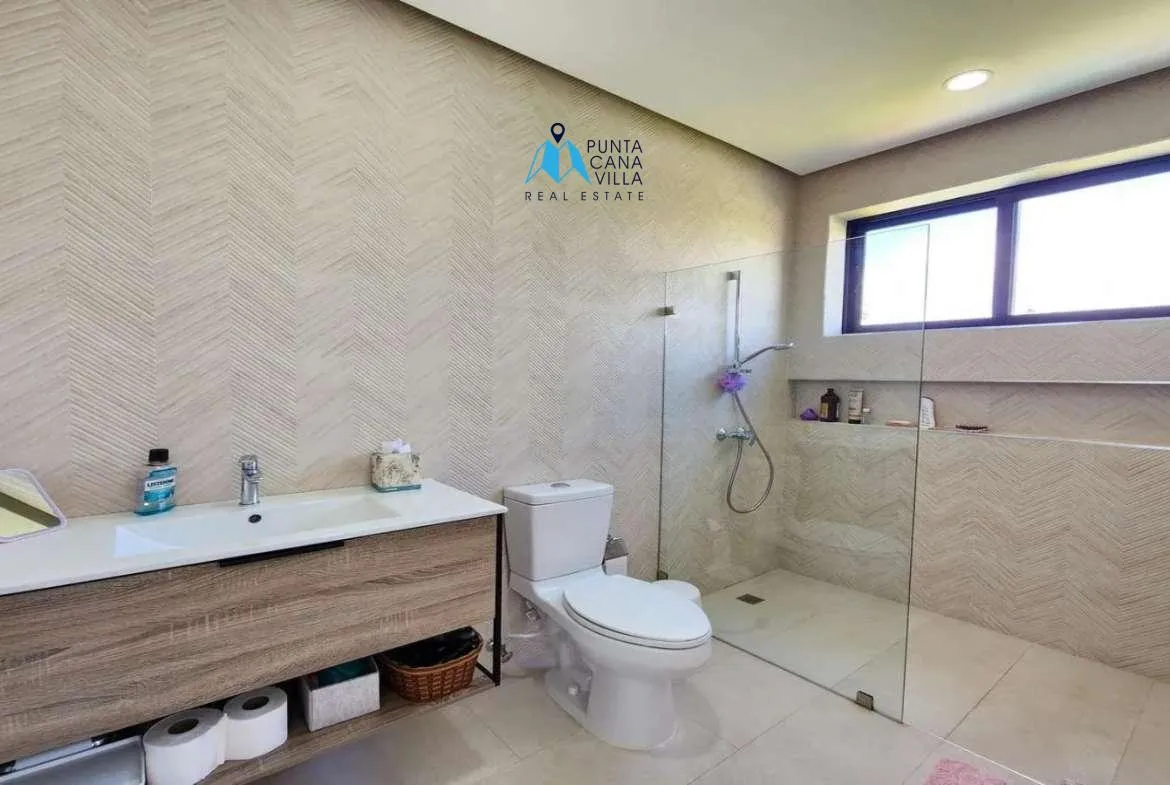 Luxury five bedroom villa for sale in Punta Cana Village ()