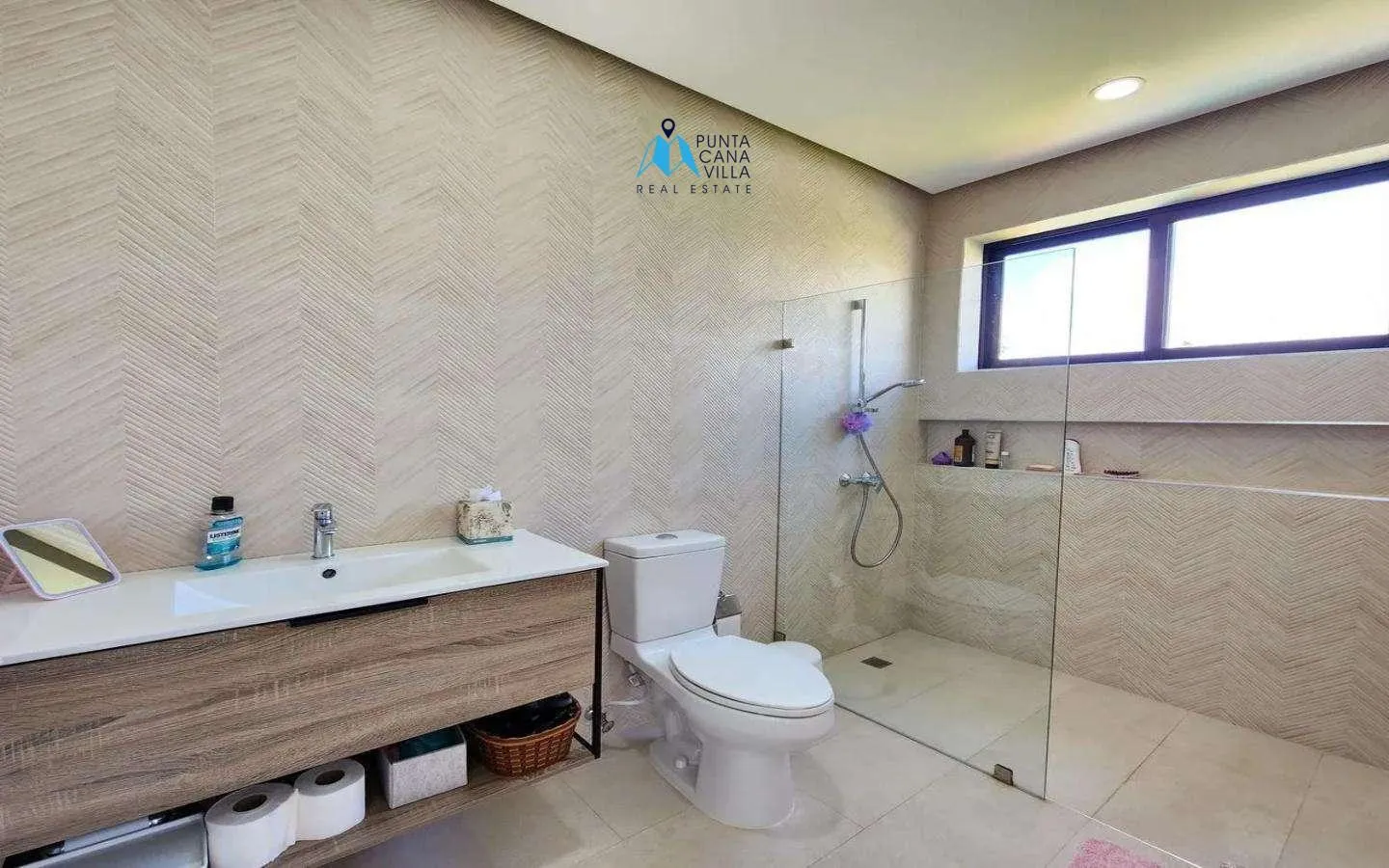 Luxury five bedroom villa for sale in Punta Cana Village ()