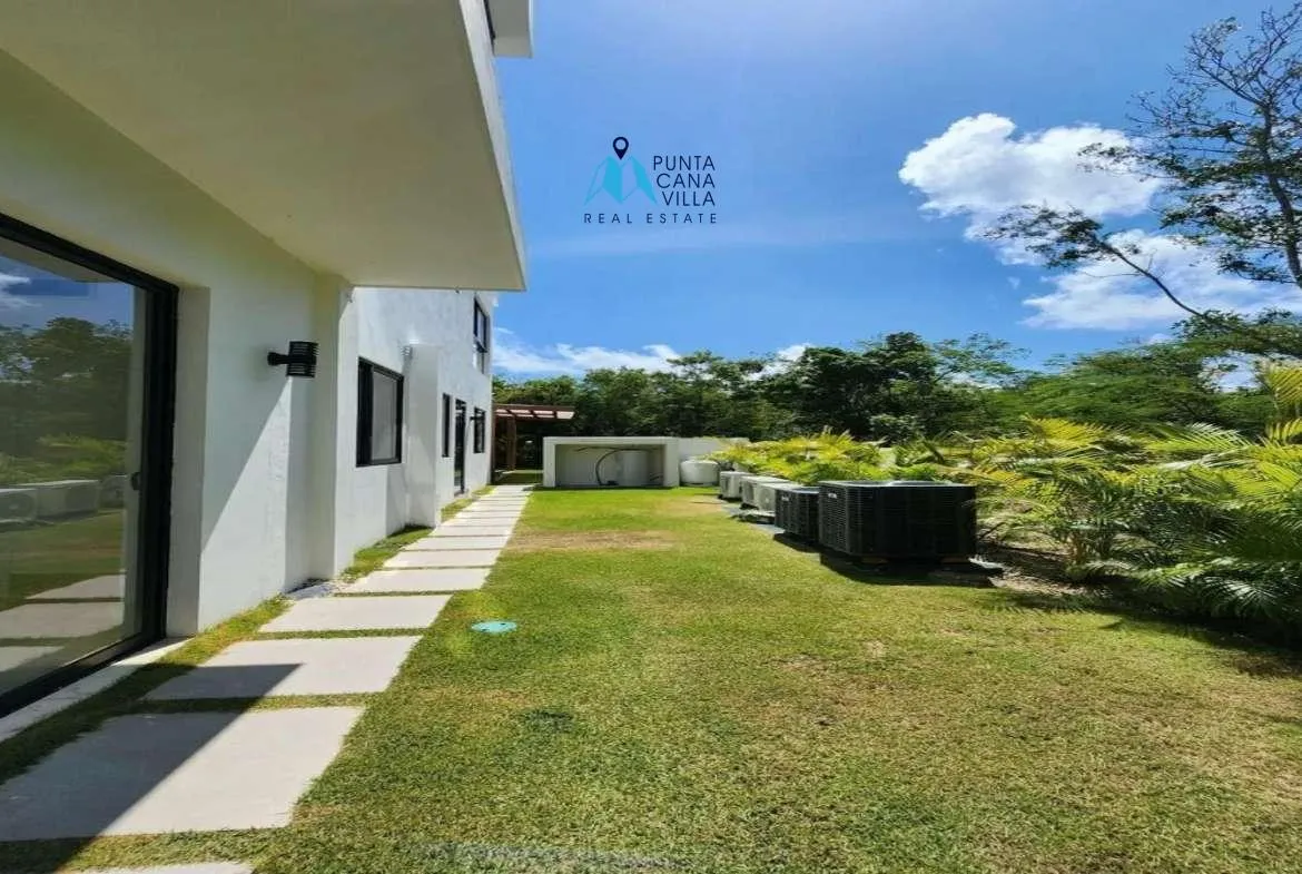 Luxury five bedroom villa for sale in Punta Cana Village ()