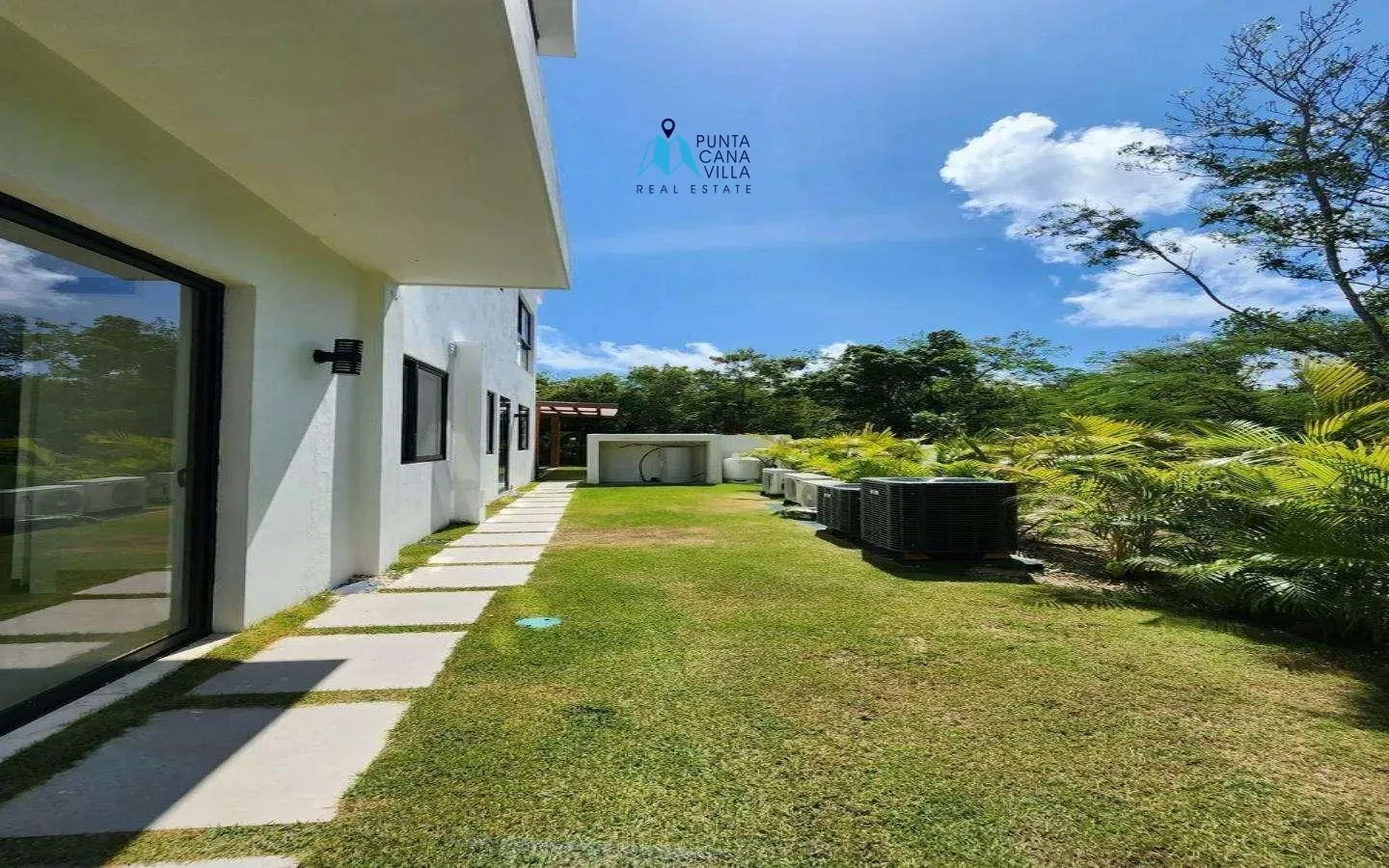 Luxury five bedroom villa for sale in Punta Cana Village ()