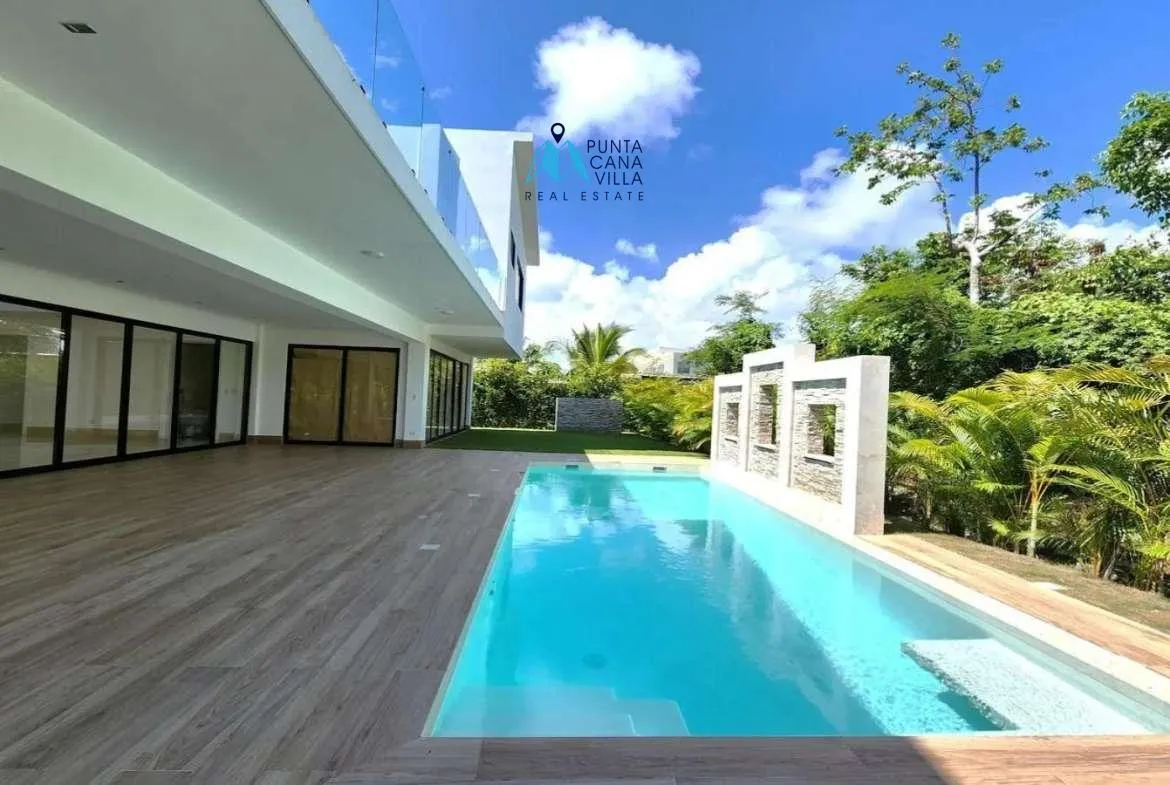 Luxury five bedroom villa for sale in Punta Cana Village ()