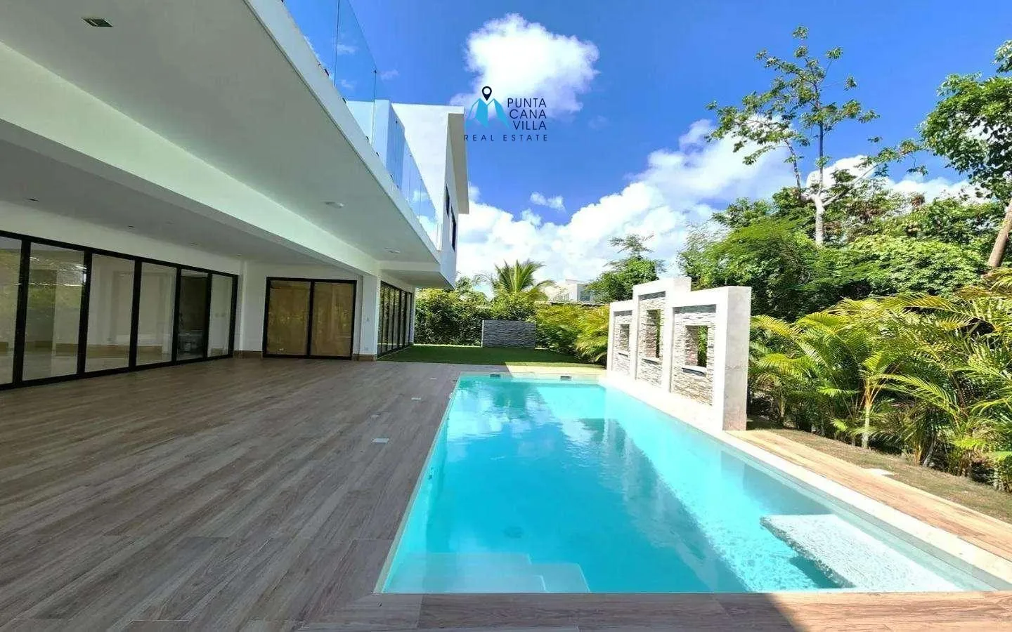 Luxury five bedroom villa for sale in Punta Cana Village ()
