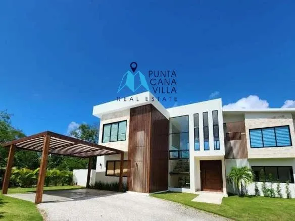 Luxury five bedroom villa for sale in Punta Cana Village ()