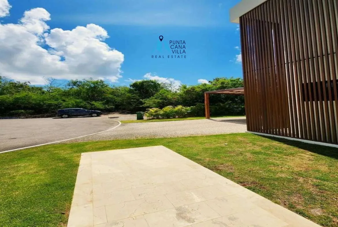 Luxury five bedroom villa for sale in Punta Cana Village ()