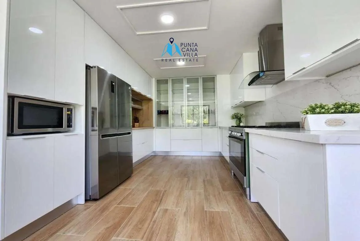 Luxury five bedroom villa for sale in Punta Cana Village ()