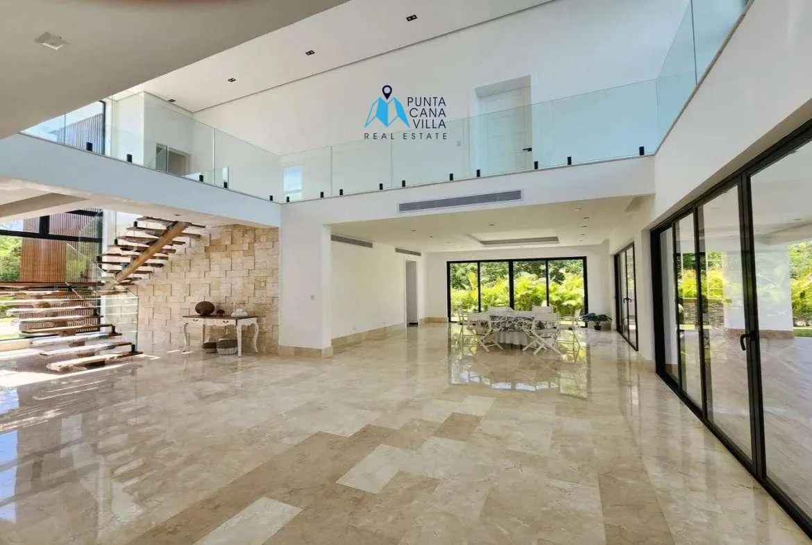 Luxury five bedroom villa for sale in Punta Cana Village ()