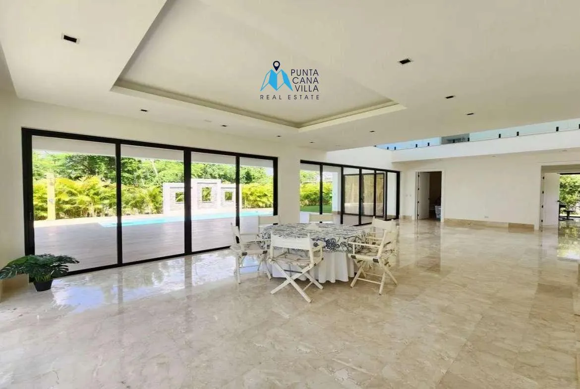 Luxury five bedroom villa for sale in Punta Cana Village ()