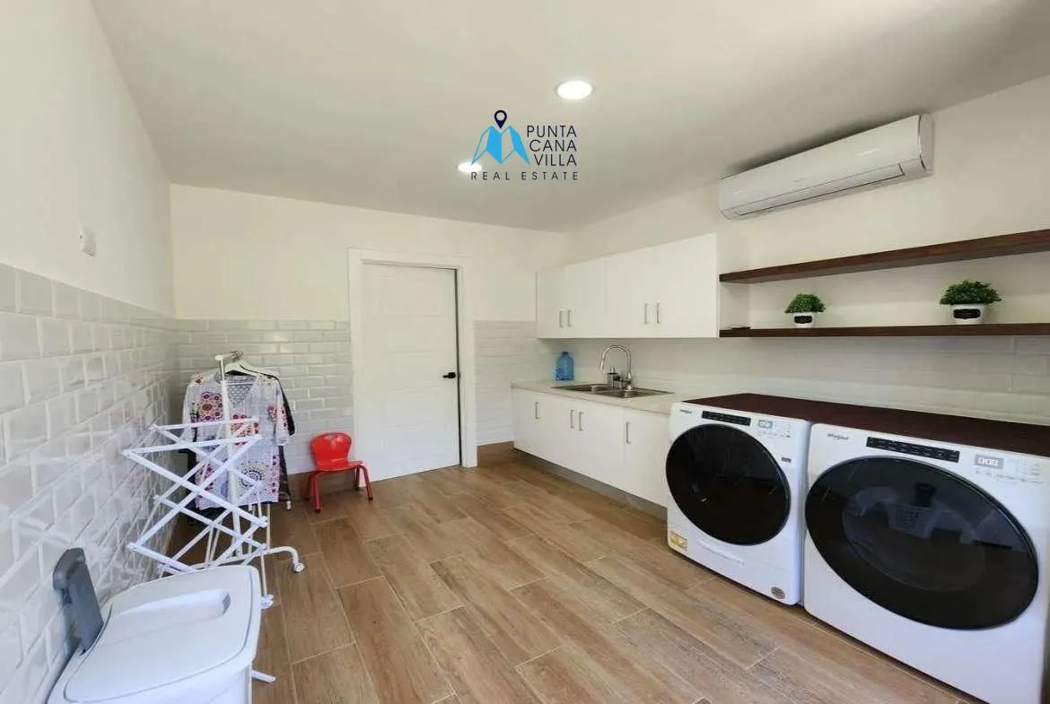 Luxury five bedroom villa for sale in Punta Cana Village ()