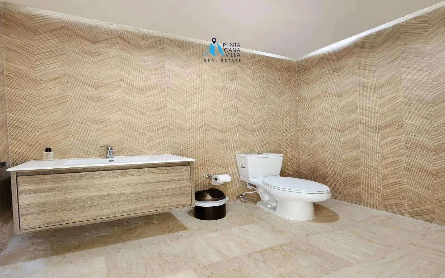 Luxury five bedroom villa for sale in Punta Cana Village ()