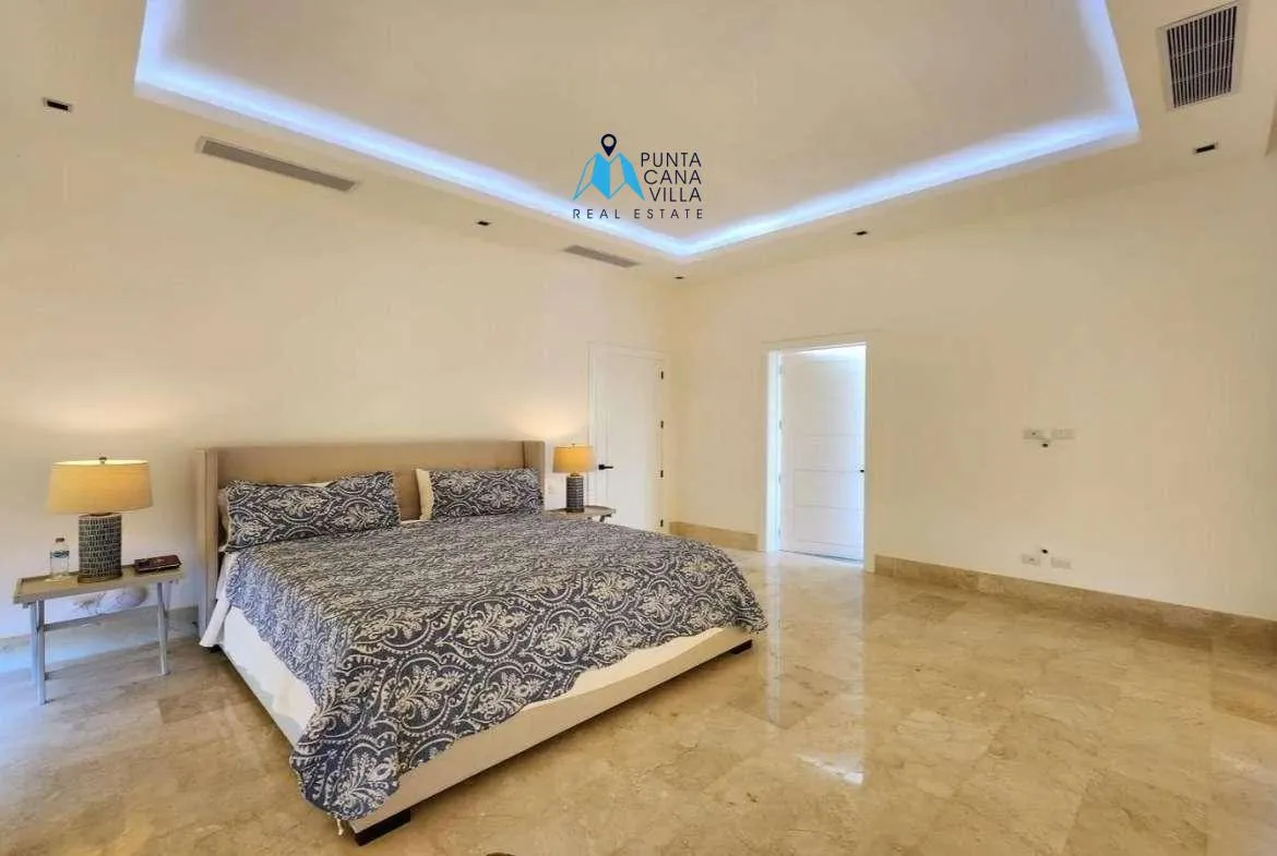 Luxury five bedroom villa for sale in Punta Cana Village ()