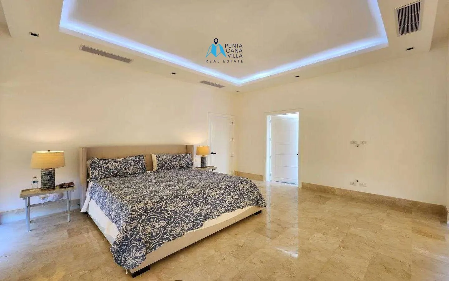 Luxury five bedroom villa for sale in Punta Cana Village ()
