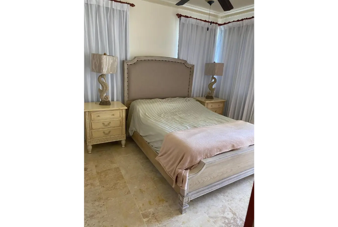 ID , Beach Front Three Bedroom Apartment for Sale in Playa Turquesa, Punta Cana ()