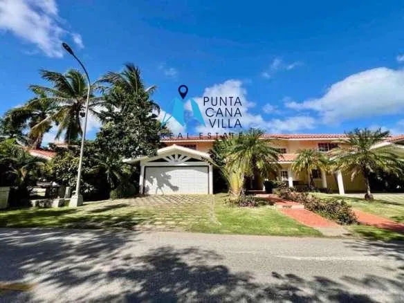 Three Bedroom Duplex Villa For Sale In Cocotal With Maids Room ()