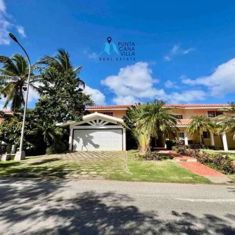 Three Bedroom Duplex Villa For Sale In Cocotal With Maids Room ()