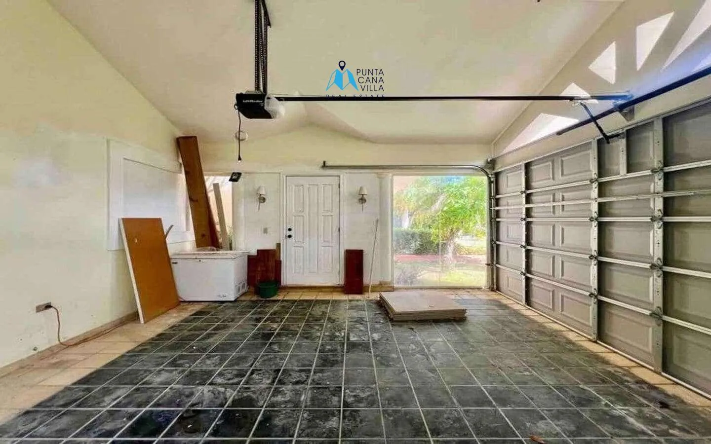 Three Bedroom Duplex Villa For Sale In Cocotal With Maids Room ()