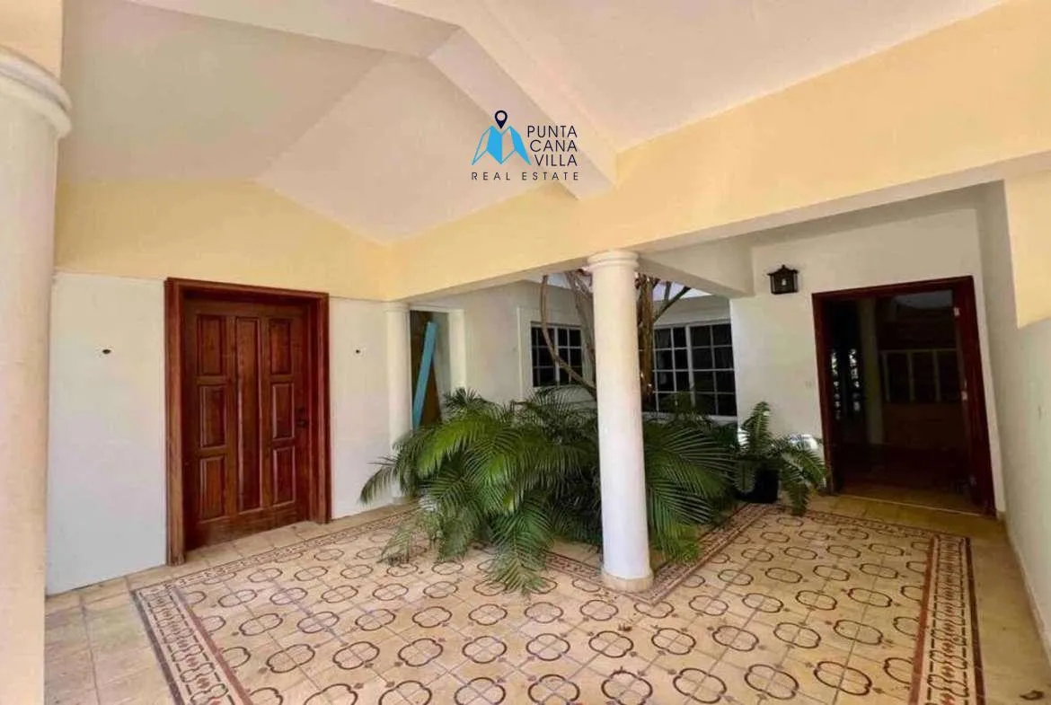 Three Bedroom Duplex Villa For Sale In Cocotal With Maids Room ()