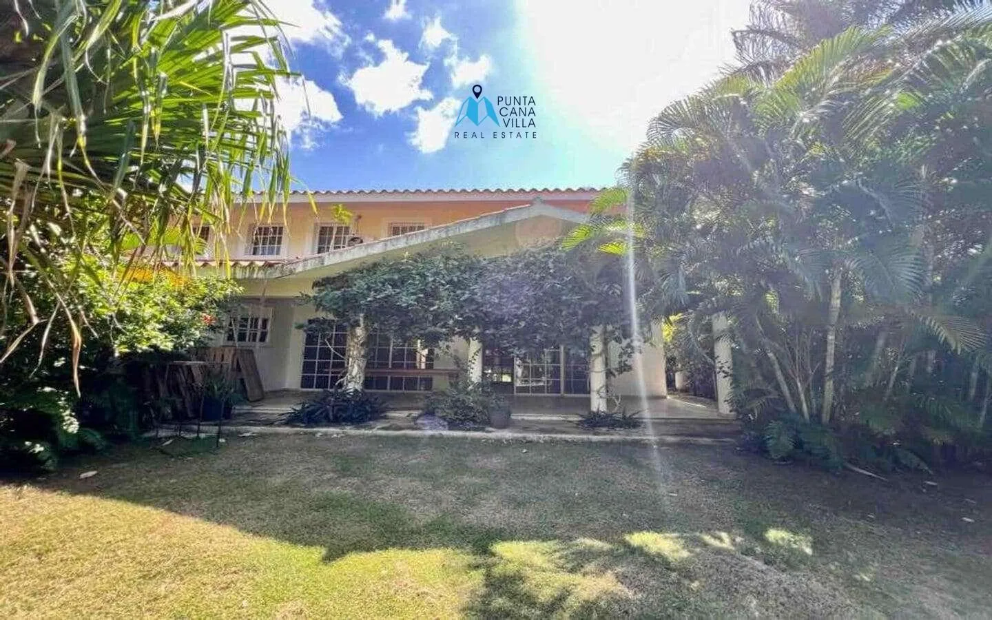 Three Bedroom Duplex Villa For Sale In Cocotal With Maids Room ()