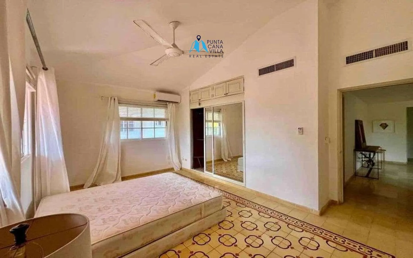 Three Bedroom Duplex Villa For Sale In Cocotal With Maids Room ()