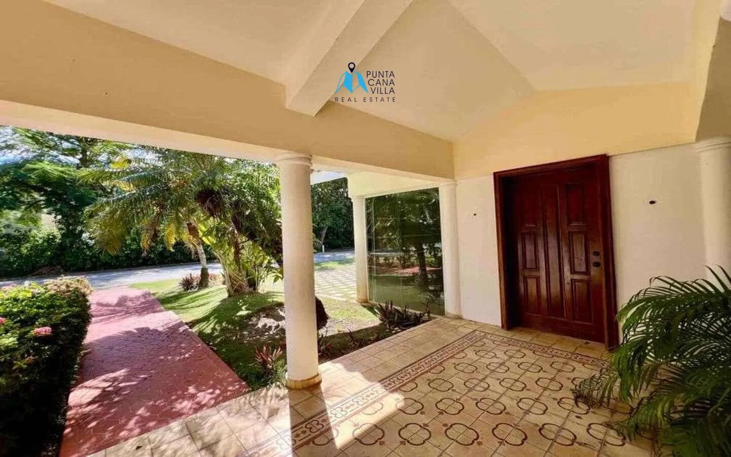 Three Bedroom Duplex Villa For Sale In Cocotal With Maids Room ()