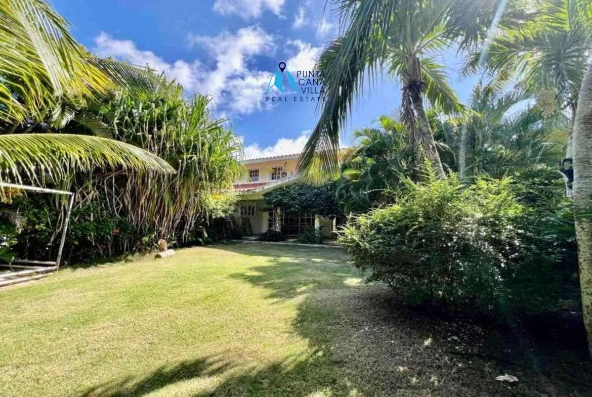 Three Bedroom Duplex Villa For Sale In Cocotal With Maids Room ()