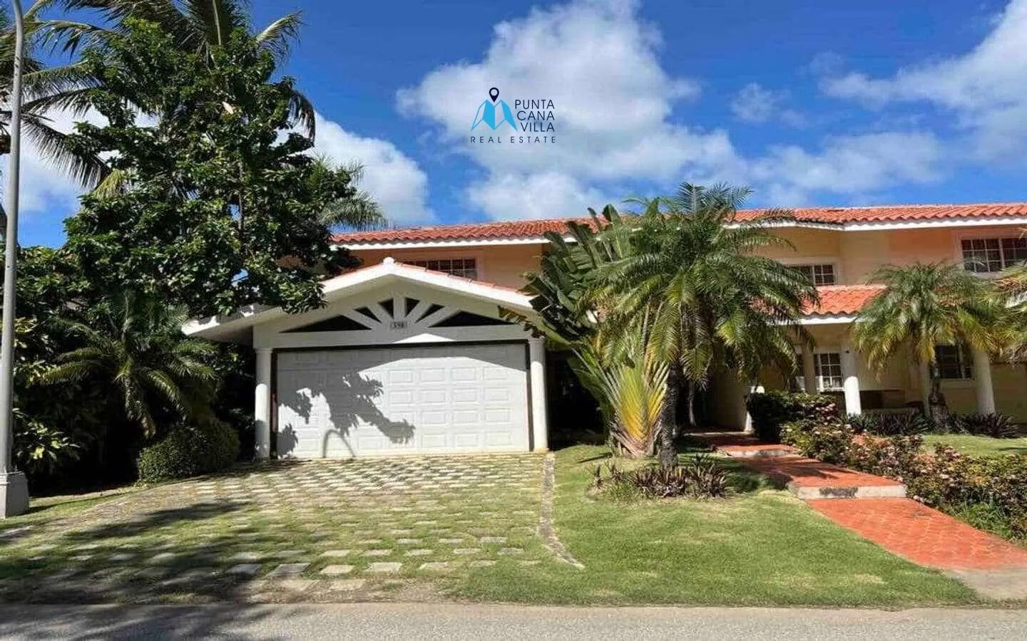 Three Bedroom Duplex Villa For Sale In Cocotal With Maids Room ()