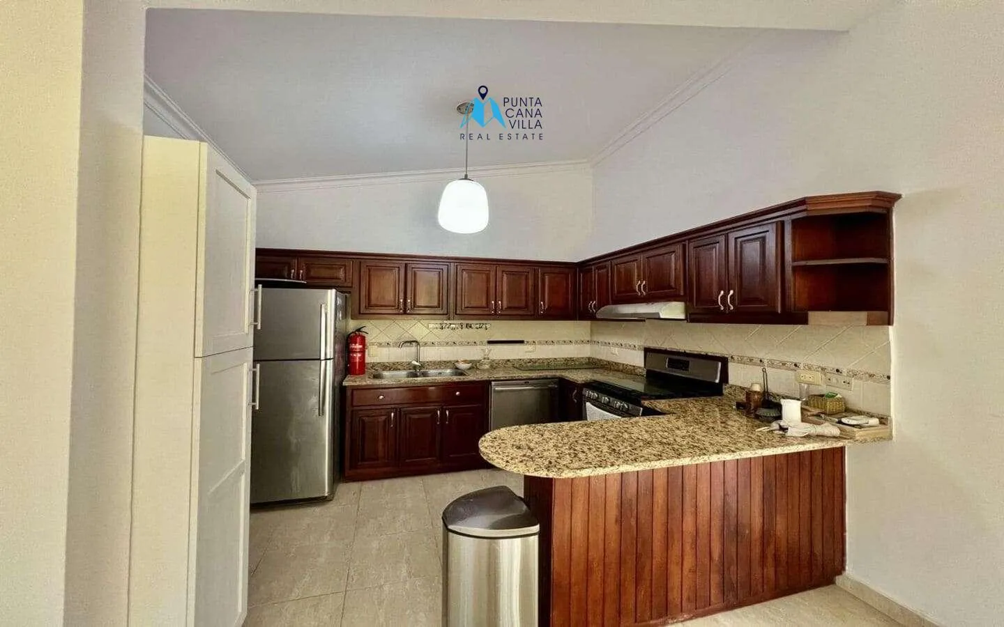 Cocotal: Amplia Villa de Tres Dormitorios en Venta con Hermosa Vista al Campo de Golf