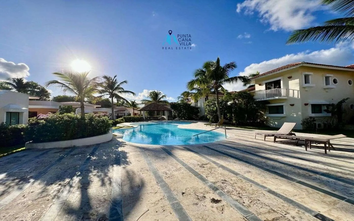 Cocotal: Amplia Villa de Tres Dormitorios en Venta con Hermosa Vista al Campo de Golf