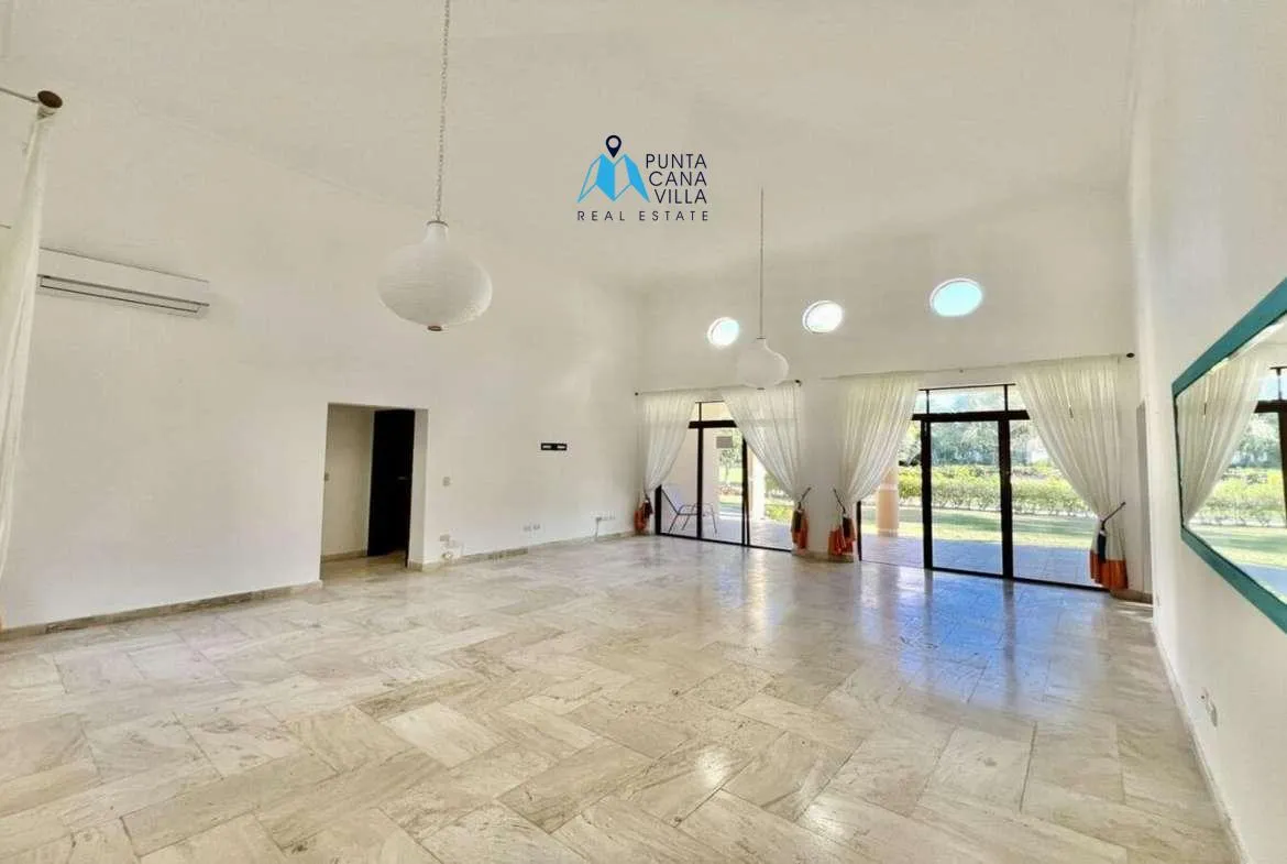 Spacious Three Bedroom Villa For Sale In Cocotal With Beautiful Views ()