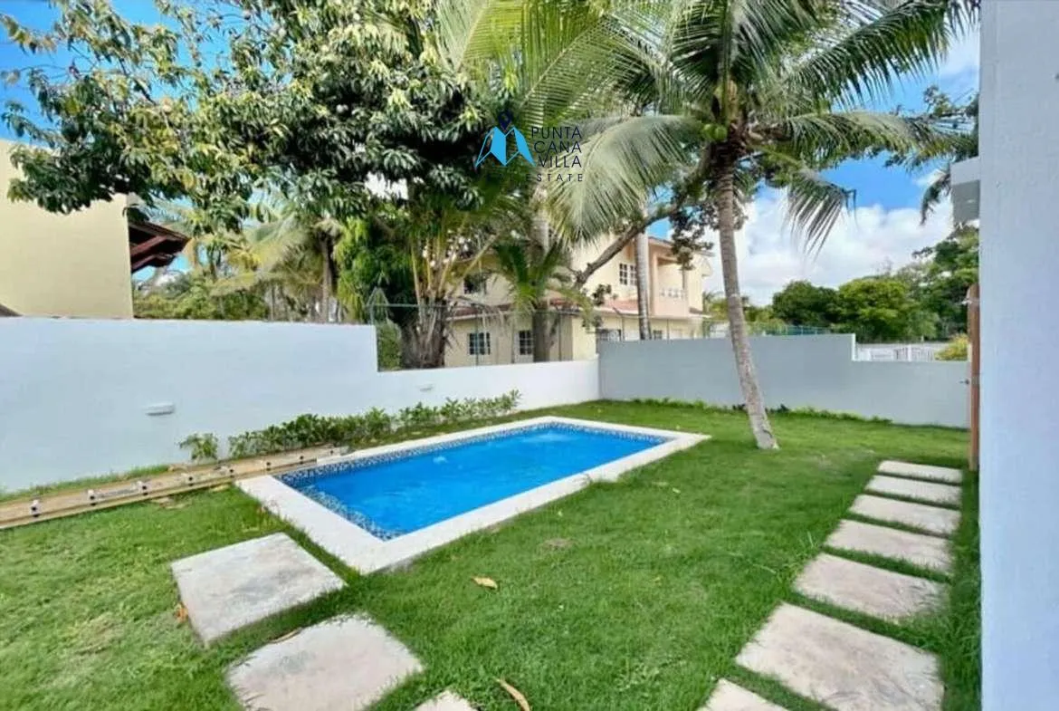 Fully Furnished Three Bedroom Villa For Sale In Bavaro With Walking Distance To Beach ()