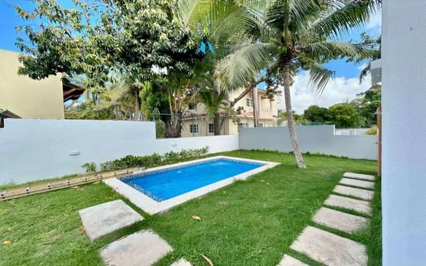 Fully Furnished Three Bedroom Villa For Sale In Bavaro With Walking Distance To Beach ()