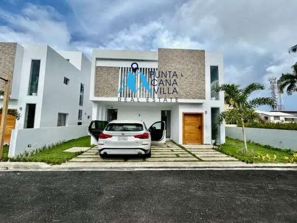 Fully Furnished Three Bedroom Villa For Sale In Bavaro With Walking Distance To Beach ()