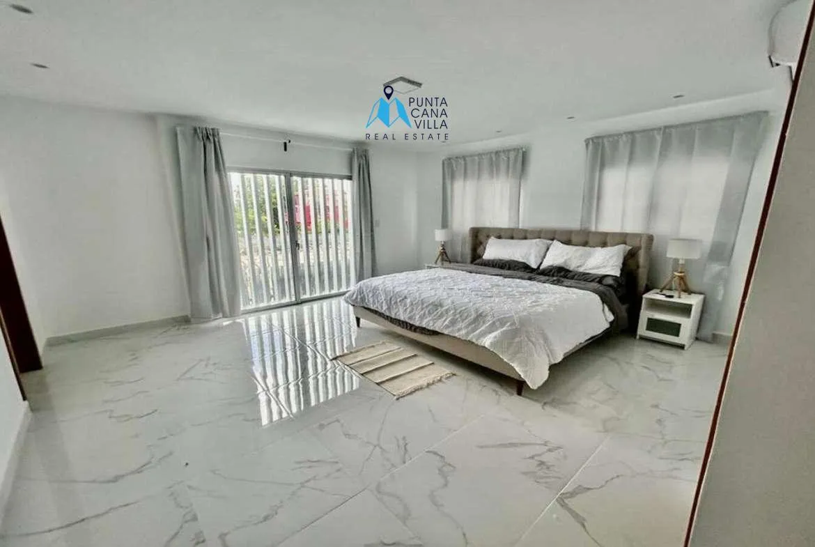 Fully Furnished Three Bedroom Villa For Sale In Bavaro With Walking Distance To Beach ()