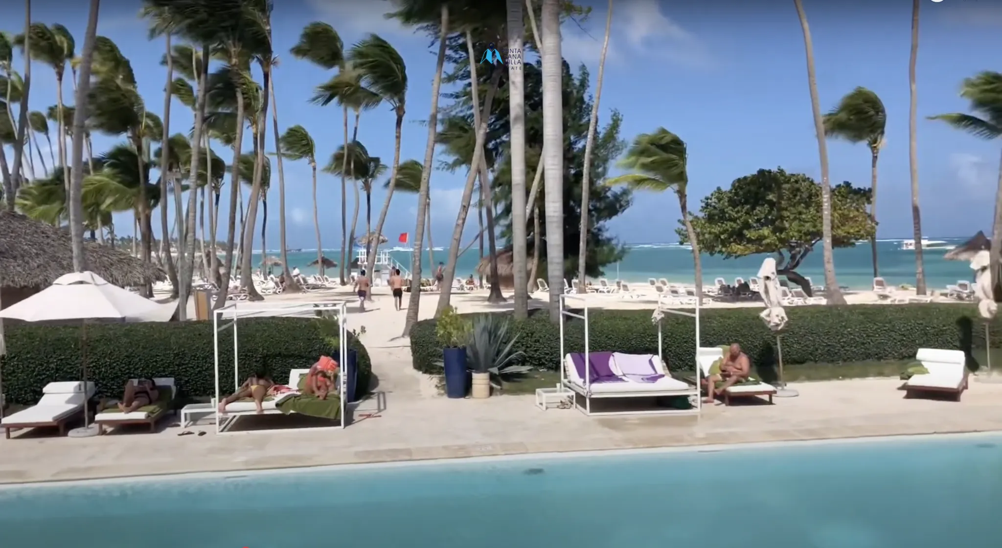 Cocotal: Amplia Villa de Tres Dormitorios en Venta con Hermosa Vista al Campo de Golf