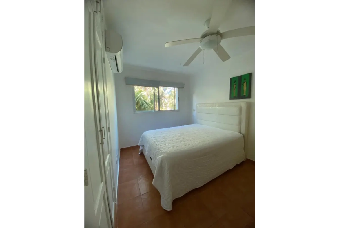 Arenas Blancas: Elegante Apartamento de Dos Dormitorios con Terraza en Venta en Punta Cana