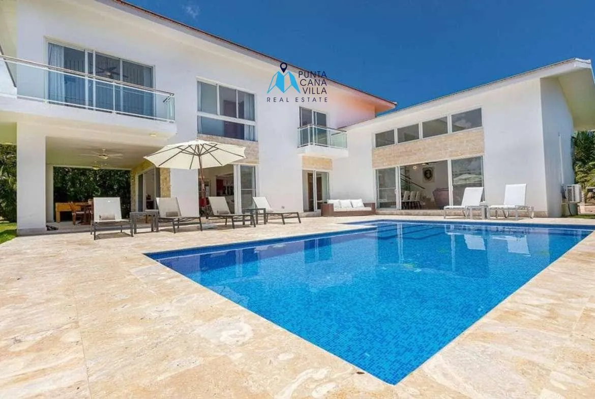 Cocotal Modern Five Bedroom Villa For Sale In Bavaro ()