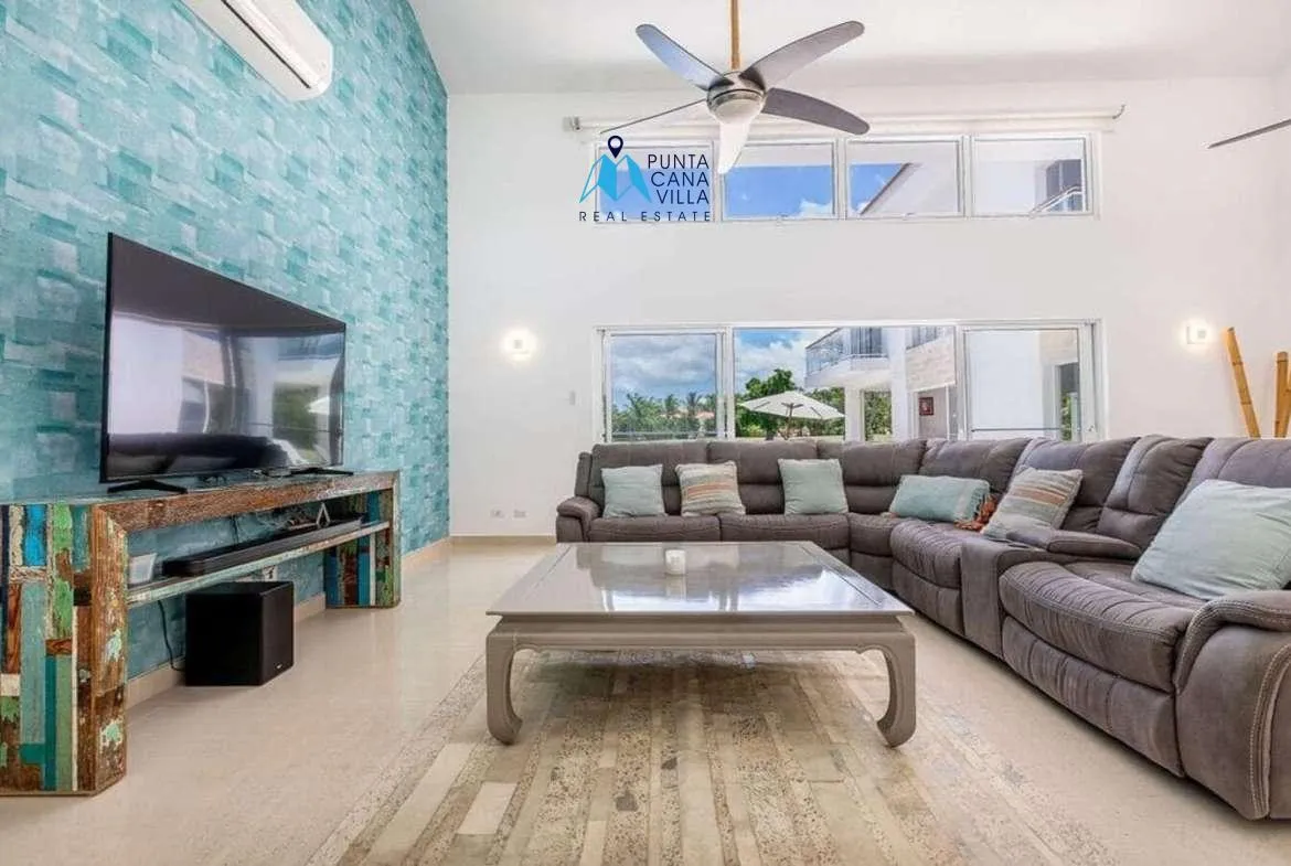 Cocotal Modern Five Bedroom Villa For Sale In Bavaro ()