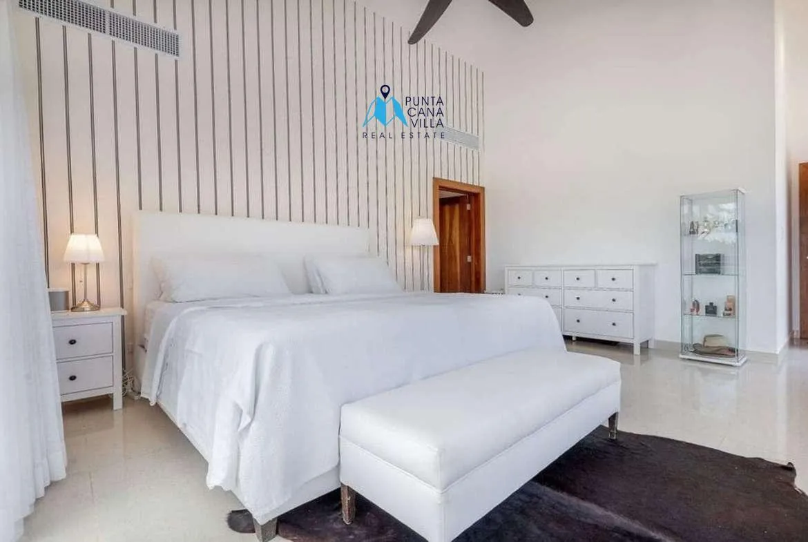 Cocotal Modern Five Bedroom Villa For Sale In Bavaro ()