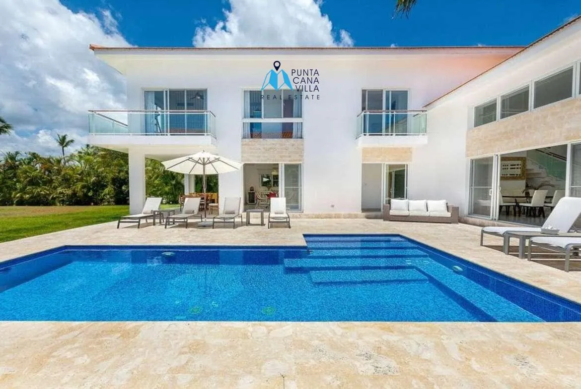 Cocotal Modern Five Bedroom Villa For Sale In Bavaro ()