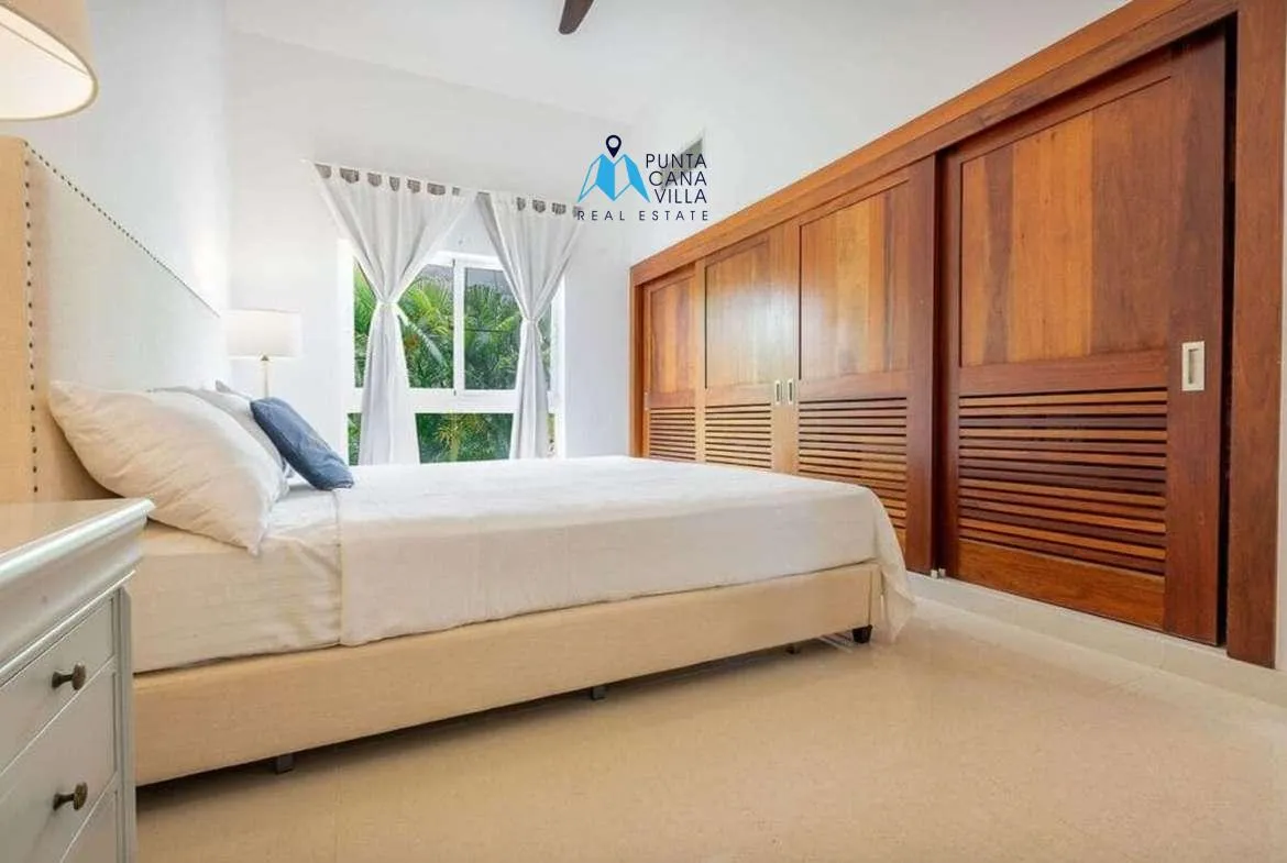 Cocotal Modern Five Bedroom Villa For Sale In Bavaro ()