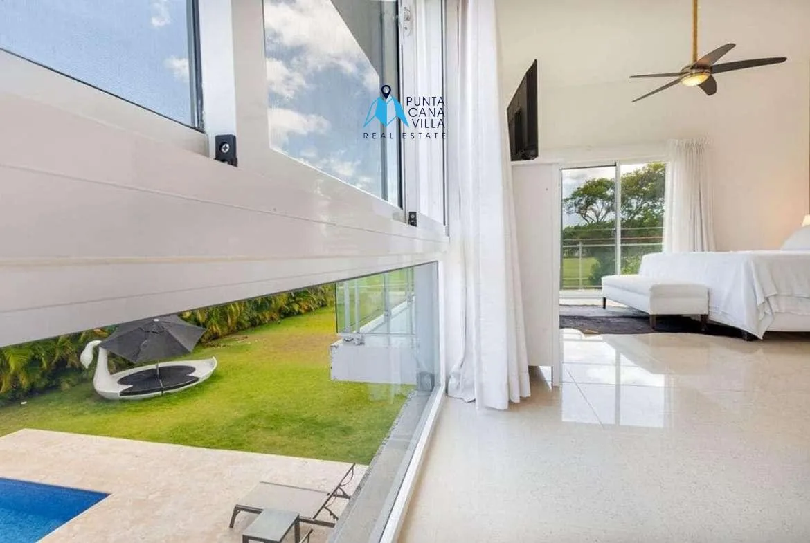 Cocotal Modern Five Bedroom Villa For Sale In Bavaro ()