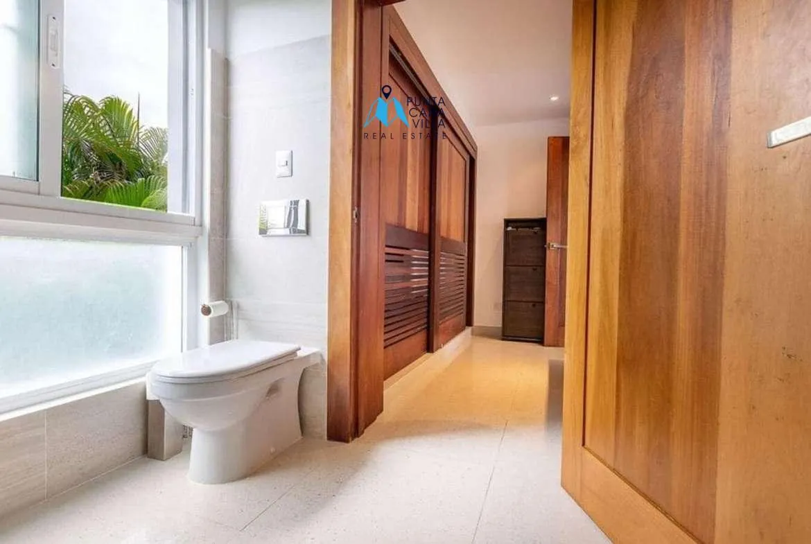 Cocotal Modern Five Bedroom Villa For Sale In Bavaro ()