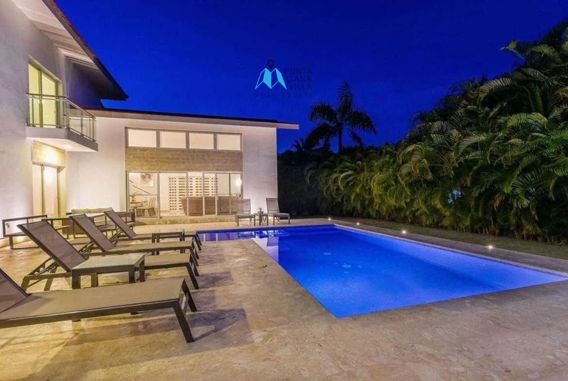 Cocotal Modern Five Bedroom Villa For Sale In Bavaro ()